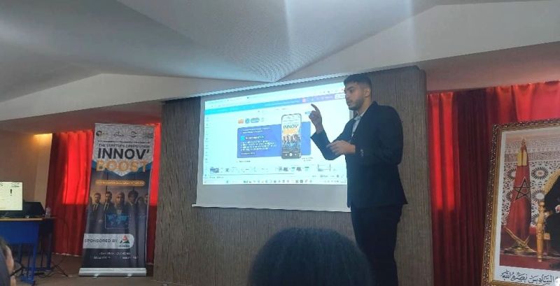 Ahmed pitching the NeurologiqueTWIN project at Innov'Boost 2025